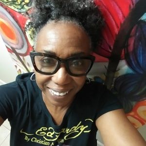 Meet your Posher, Gloria